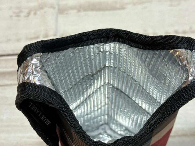 内側は保冷・保温機能付きのアルミ生地