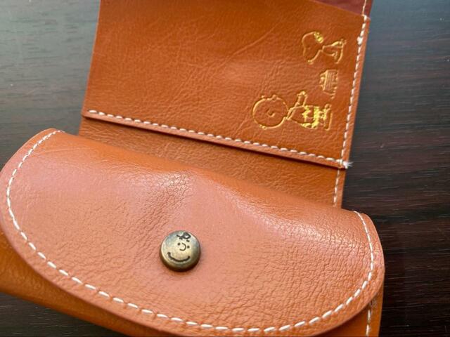 【宝島社　SNOOPY TINY WALLET BOOK 極小財布 CAMEL】小さな財布の中に遊び心が沢山詰まっています