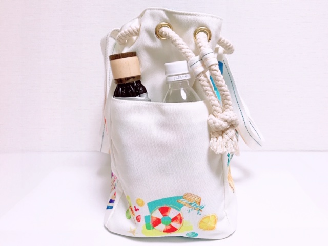 傘とボトルが一緒に入る