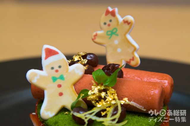 抹茶と柚子のフレジェ　一味唐辛子を効かせた苺ソルベを添えて｜“クリスマス・ファンタジー”ゆうがお 10,000円｜ディズニーアンバサダーホテル「花 Hana」