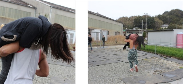 運び方はお姫様だっこ以外にも様々なスタイルがあったが、意外に多かったのは「担がれる」スタイル。女性の「私をどこかに連れ去って」心を満たしてくれる