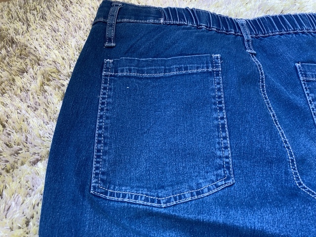 【ワークマン レディース冷感ストレッチデニムパンツ】大きなポケットが両サイドに2つ、お尻に2つ、両ももにも2つついています