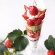 苺とピスタチオのパフェ