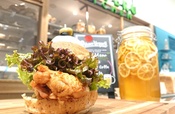 Torishige Chiken Burger（タレ）with クリームチーズ