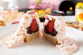 いちごと桜香る大きなモンブラン