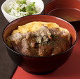 ■Grill コルム [3F] 秋のトリュフ香るデミオム丼(サラダ・スープ丼) 1,200円（税込）