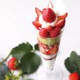 苺とピスタチオのパフェ