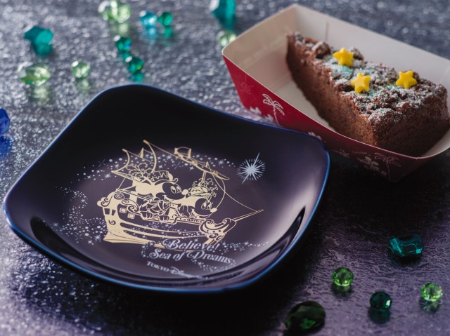 キャラメル＆チョコケーキ、スーベニアプレート付き 900円