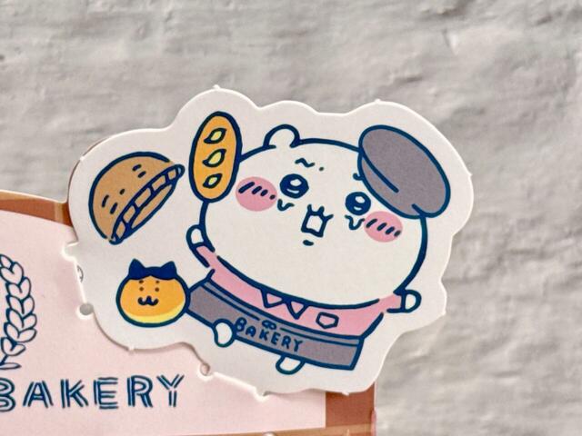 パンが落ちてしまってやっぱり泣いてしまうちいかわ。不憫かわいいです…！