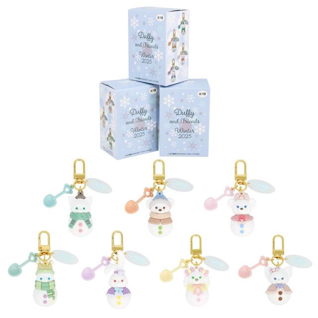チャーム 1,300円|「ダッフィー&フレンズのシークレット・オブ・スノーウィーデイ」グッズ|販売店舗:東京ディズニーシー「マクダックス・デパートメントストア」|発売日:2025年11月4日(火)