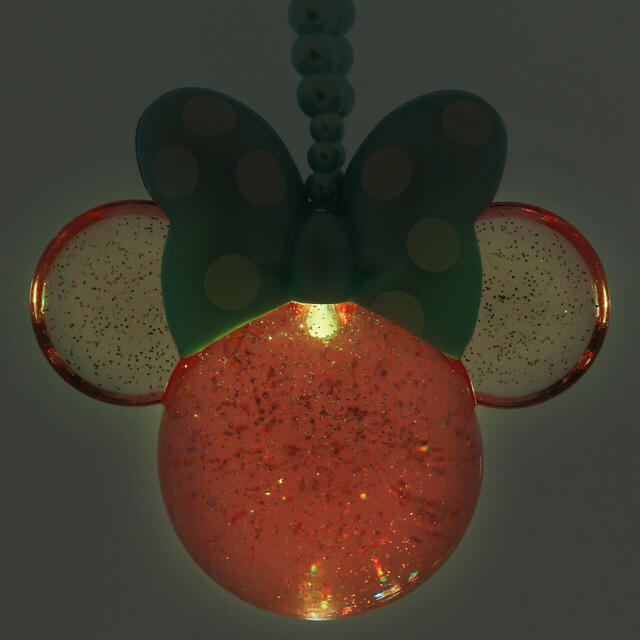 光るおもちゃ 1,600円｜東京ディズニーリゾート「ミニーの日」グッズ｜販売店舗：東京ディズニーランド「グランドエンポーリアム」、東京ディズニーシー「タワー・オブ・テラー・メモラビリア」｜発売日：2025年3月2日（日）