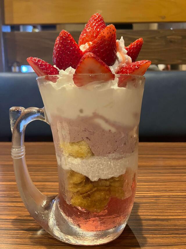 これがジョッキパフェだ！【びっくりドンキーのジョッキパフェ】