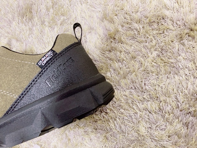 【ワークマン DIA高撥水シューズ アーバンハイク】かかとにはワークマン内のブランド、FieldCoreのロゴが