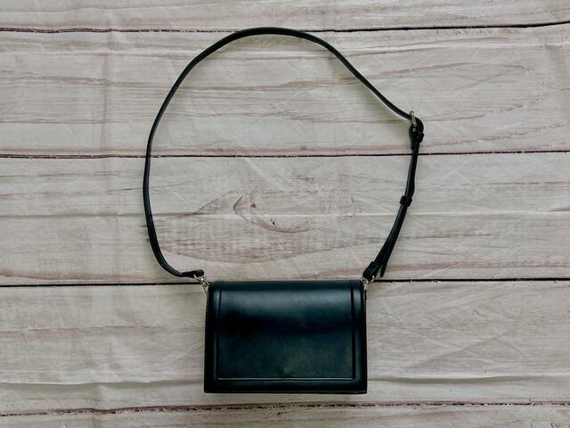 ショルダーストラップをつけるとこんな感じ