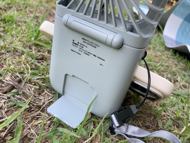 【3COINS 4WAYハンディファン】風量は弱・中・強の3段階で調節できます