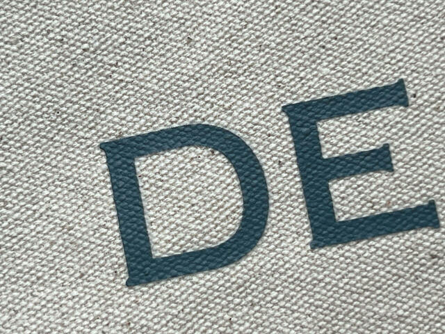 ロゴはグレーカラー