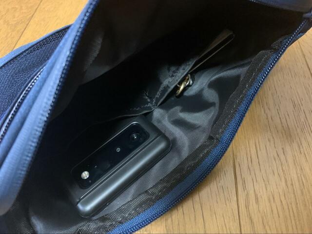 【ワークマン　ジョイントスクエアサコッシュ】スマートフォンやパスケースを入れるのに大活躍