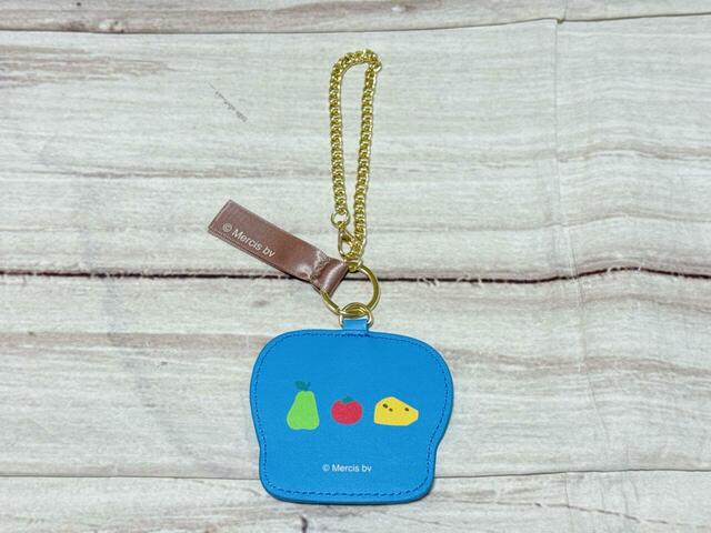 背面にもかわいいデザイン入り！