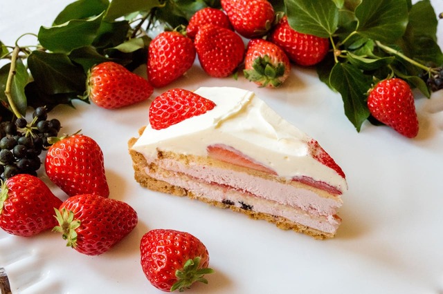 「イチゴと練乳クリームのティラミス」1Piece