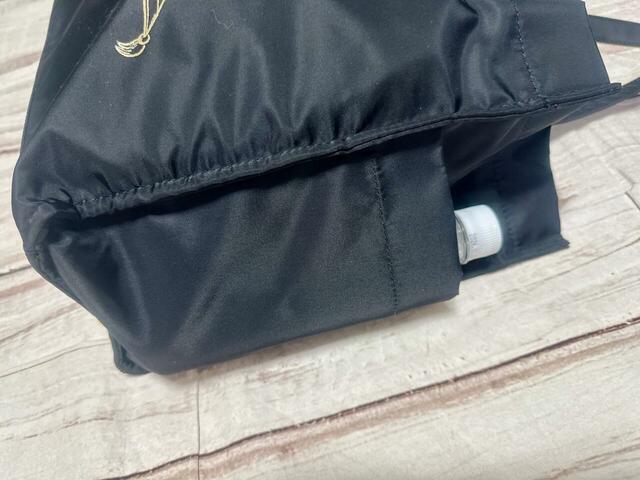 サイドポケットには550mlのペットボトルが収納可能！