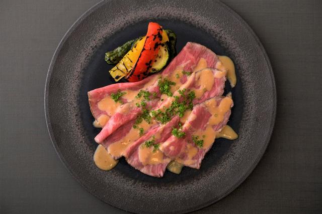 特選黒毛和牛のロースト　夏野菜焼浸し　胡麻味噌ソース