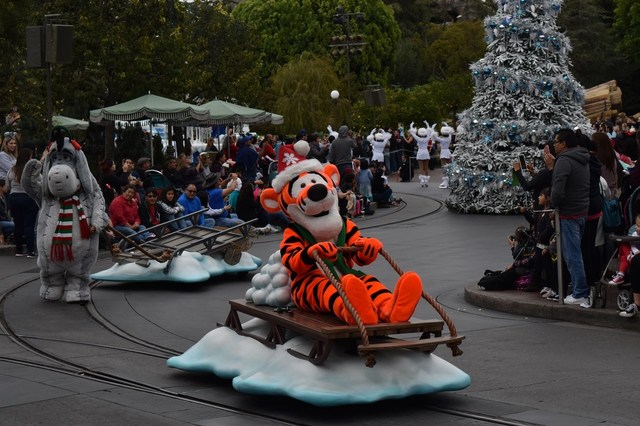 ティガーもそりに乗って登場