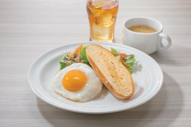 「ライトモーニングプレート（日替わりスープ・ドリンクバー付き）」500円（税込）