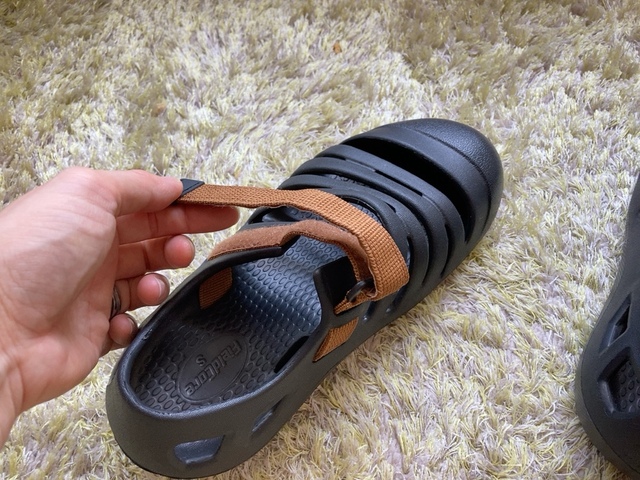 【ワークマン ボーンサンダル】片手でも簡単に着脱できます♪