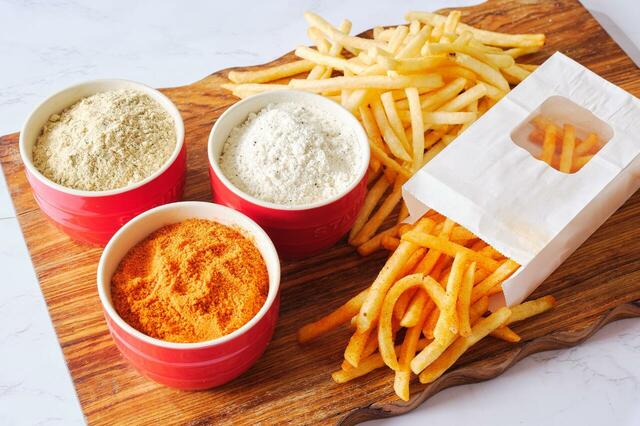 「3種のフレーバーから選べる揚げたてフレンチフライ」＜期間：2025年11月10日～12月25日＞【真っ赤に艶めくいちごや可愛いスノーマンがお出迎え♪インターコンチネンタル 東京ベイの「ストロベリーフェア」第一弾がスタート！】