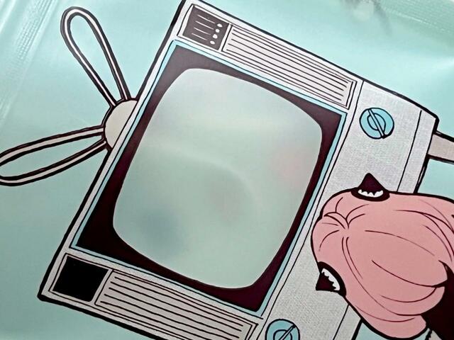 テレビの画面が半透明になっている仕様！