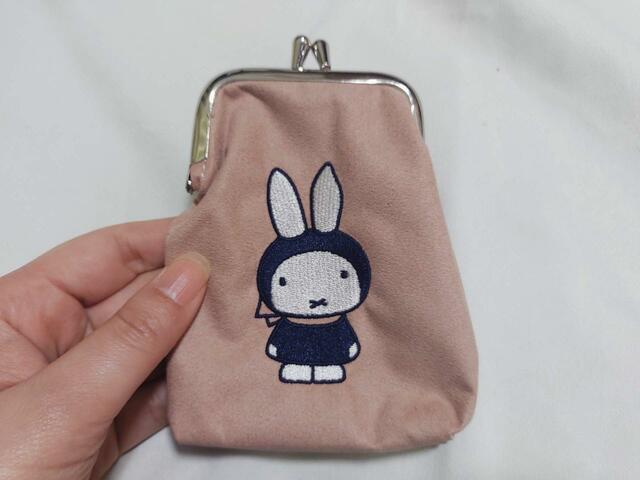 控えめなピンクベージュカラー