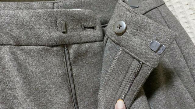 【UNIQLO　ブラッシュドジャージータックワイドパンツ】ダブルボタンで安心