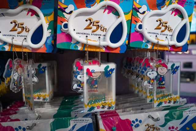 キーチェーン＆ハンドストラップセット 2,400円｜ユニバーサル・スタジオ・ジャパン25周年グッズ