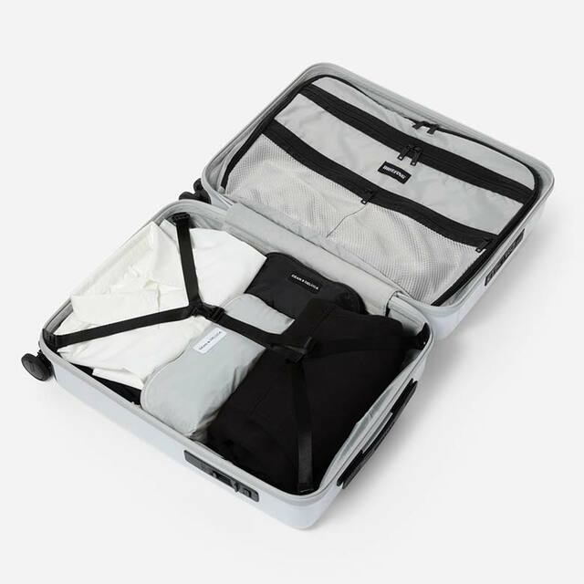 「BRIEFING トラベルキャリーケースホワイト」64,900円（税込）