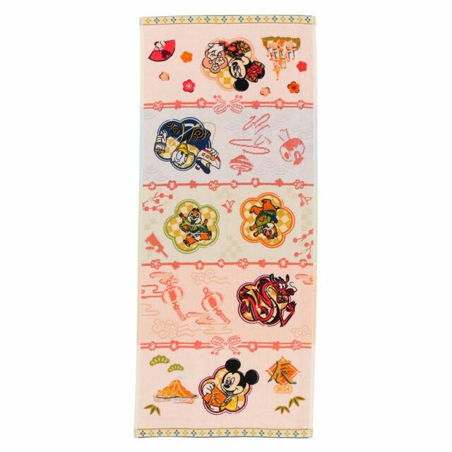 フェイスタオル 1,600円｜お正月スペシャルグッズ｜東京ディズニーリゾート40周年“ドリームゴーラウンド”｜発売日：2023年12月1日（金）｜販売店舗：東京ディズニーランド「ディズニー＆カンパニー」、東京ディズニーシー「エンポーリオ」