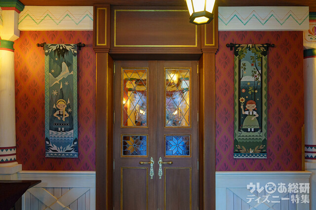 フローズンキングダム内のレストラン アレンデール・ロイヤルバンケット 内装