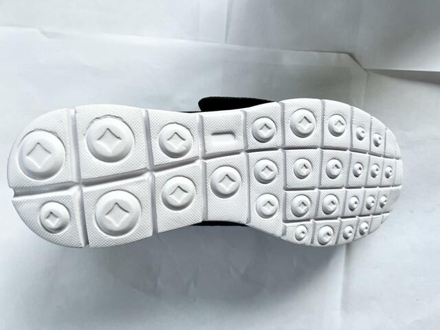 【コメリ 軽量ニットマジックシューズ 】底は柔らかめで足裏にフィット