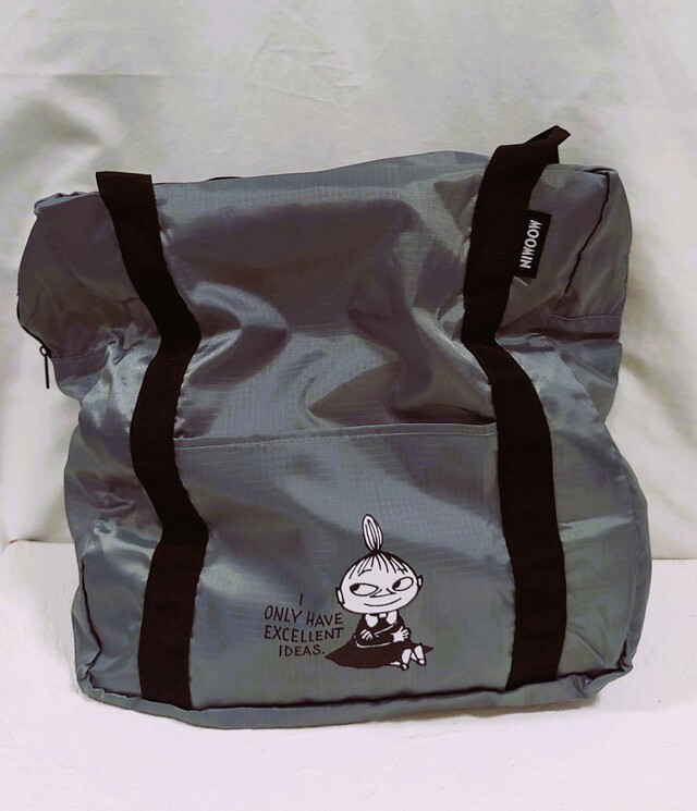 A4クリアファイルを入れると、自立しやすいかも？