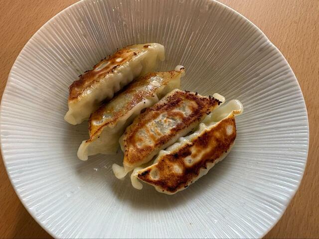 【ロピア にんにくマシマシ餃子】焼き色がしっかりついて、こんがり美味しそうに仕上がりました♪