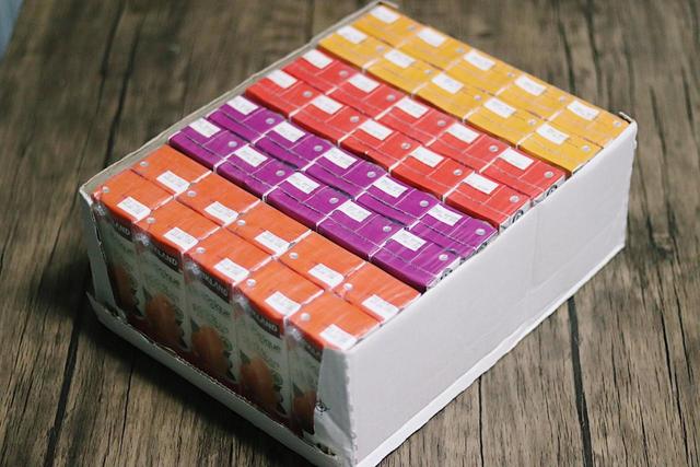 ビタミン豊富な4種類のオーガニックジュース