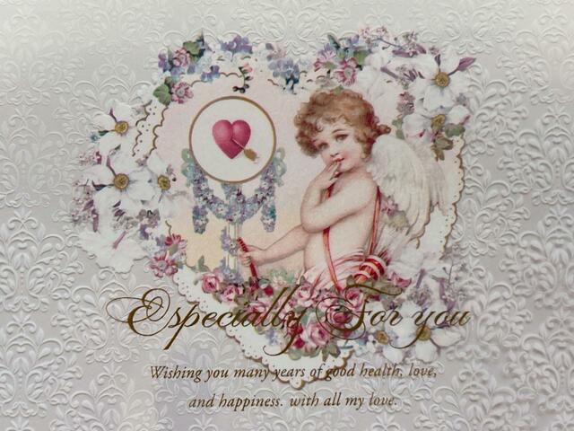 ピンクを基調としたお花やキューピッドの天使もキュート！