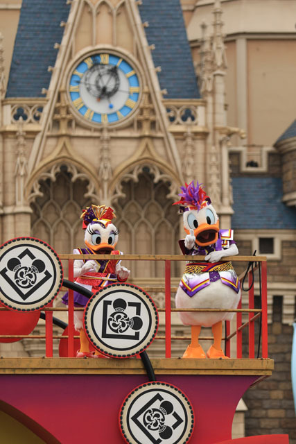 ずぶ濡れエンターテイメント「雅涼群舞」／TDL「ディズニー夏祭り」2015（撮影：YOSHI）