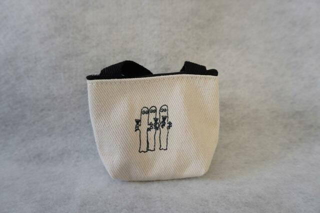 『GLOW（グロー）2023年5月号』【特別付録：MOOMIN（ムーミン）バッグ型が可愛いポーチ3点セット】小サイズのニョロニョロ