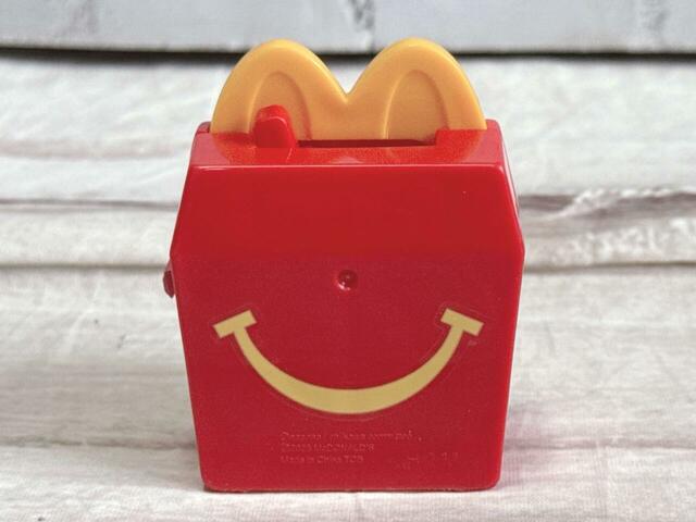 【ちいかわハッピーセット第二弾／うさぎのシールディスペンサー】ハッピーセットのロゴを模したデザインもGood！