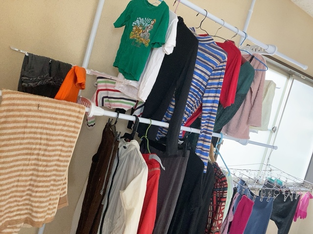 【ニトリ 壁面つっぱり物干し(リフティ400)】家族4人分の洗濯物が一気に干せました！