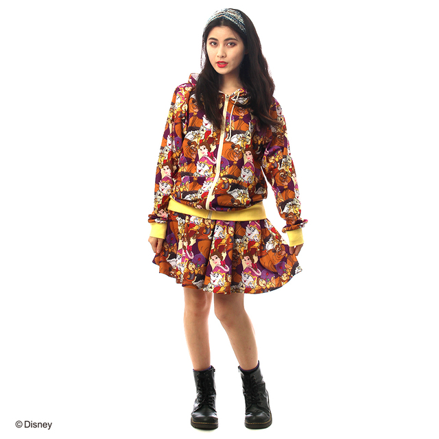 【Disney Princess】美女と野獣 総柄パーカー6,264円(税込)　総柄スカート4,104円(税込)