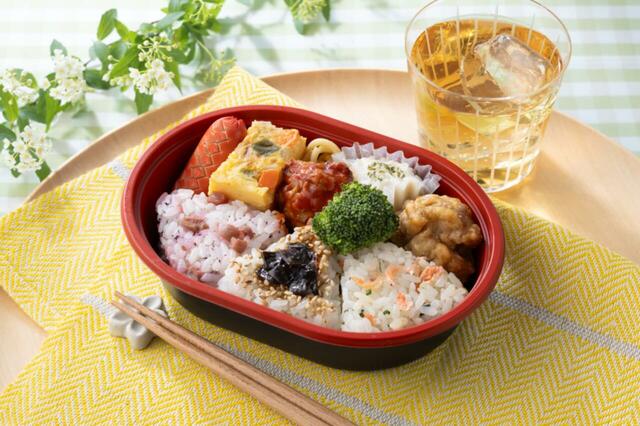 「春の彩り おにぎりランチ」＜価格：429.84円（税込）＞【【セブン-イレブン】うれしい！おいしい！「春のごちグルメ」開催！春の行楽ににぴったりな全20品ご紹介♪】
