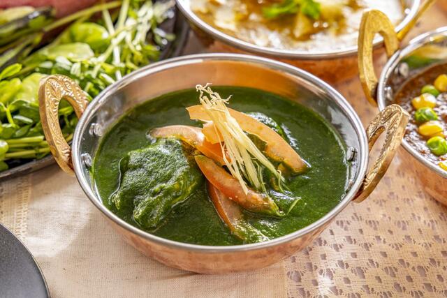 「チキンとほうれん草のカレー」＜ランチ：大人 5,500円～＞【帰ってきた！カレービュッフェ&アニバーサリープレミアムメニュー】