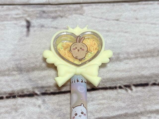 イエローは元気なうさぎのシールをペタッ!