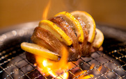 0秒レモンサワー® 仙台ホルモン焼肉酒場 ときわ亭「“肉塊”レモン牛タン」1,859円（税込）